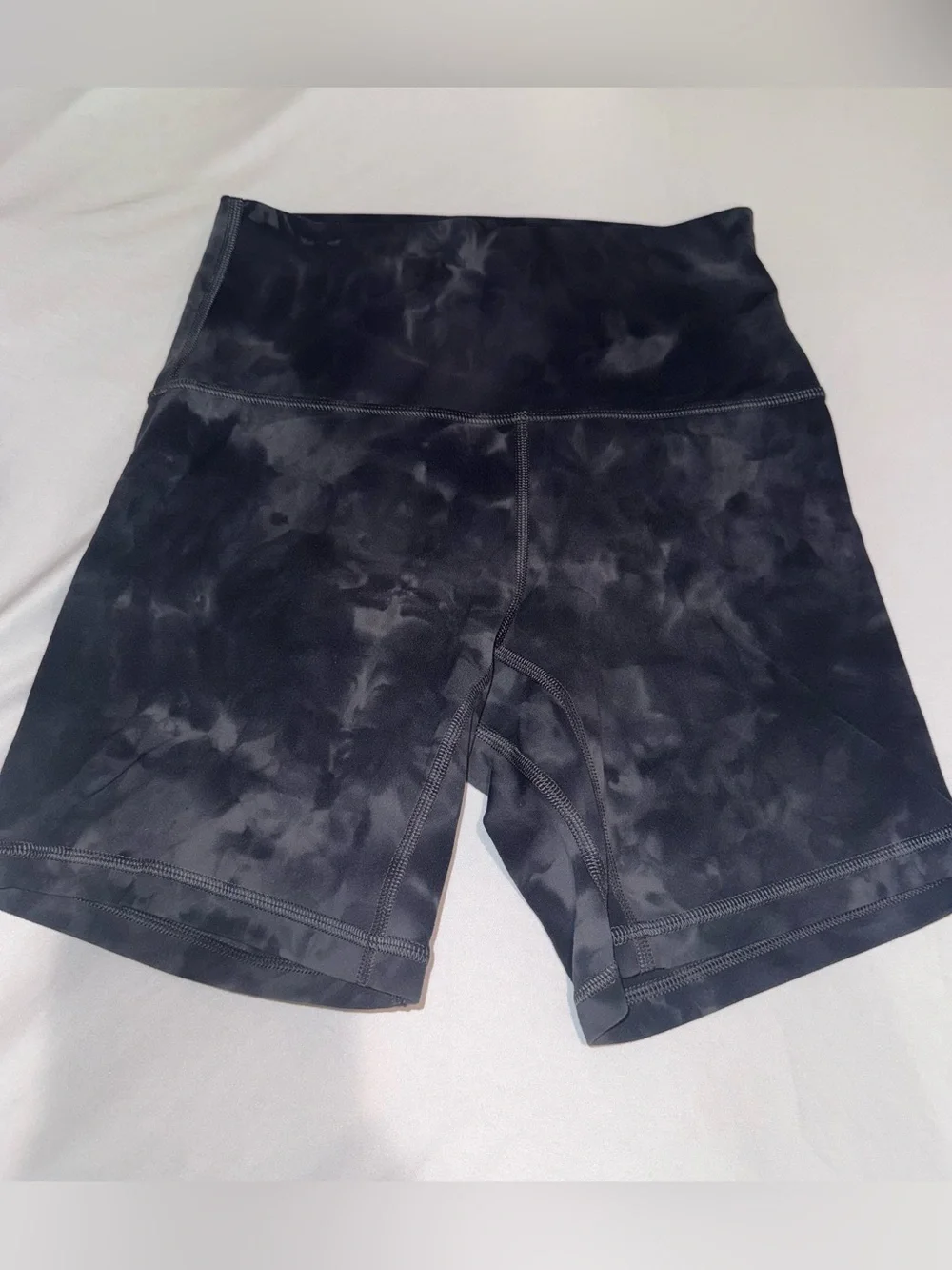 Lululemon align High-Rise shorts 6”